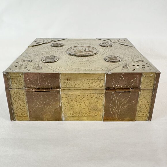 Vintage Brass & Wood Hinged Storage Divided Box Asian Lucky Coin Design 6.25 x 6 - Picture 4 of 12
